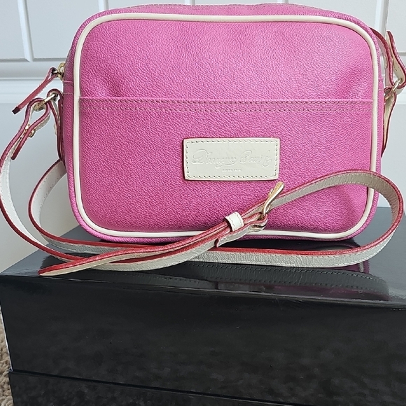 Dooney & Bourke NWT Pink Crossbody Bag RAINBOW ZIPPER - Picture 1 of 11